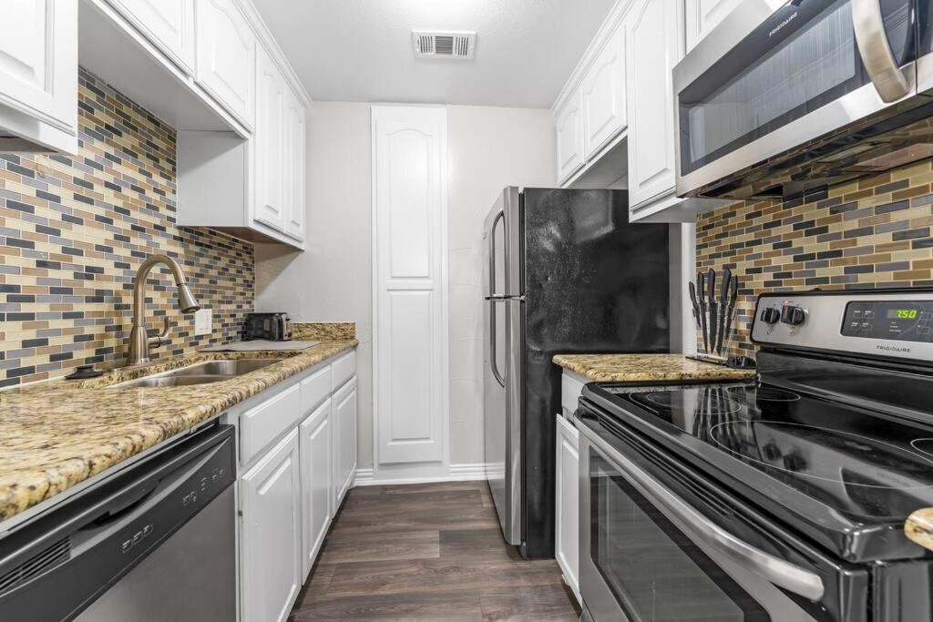 Family Friendly 2Bdrm-Walk To At&T/Cowboys Stadium Arlington Ngoại thất bức ảnh