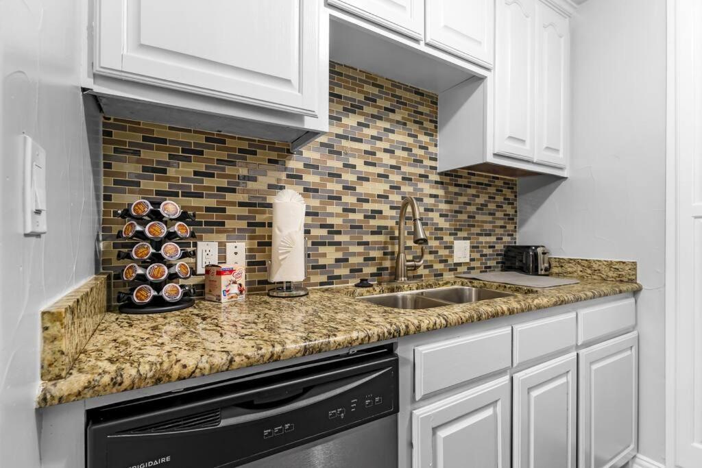 Family Friendly 2Bdrm-Walk To At&T/Cowboys Stadium Arlington Ngoại thất bức ảnh