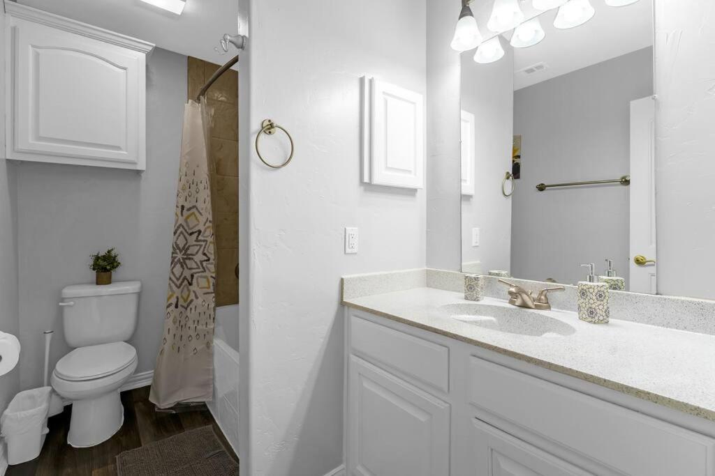 Family Friendly 2Bdrm-Walk To At&T/Cowboys Stadium Arlington Ngoại thất bức ảnh